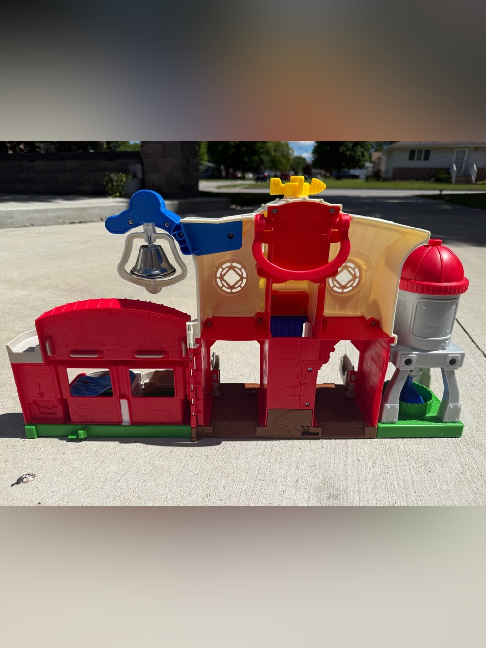Fisher-Price Little People Caring for Animals Farm Play Set with Figurines - Picture 4 of 11